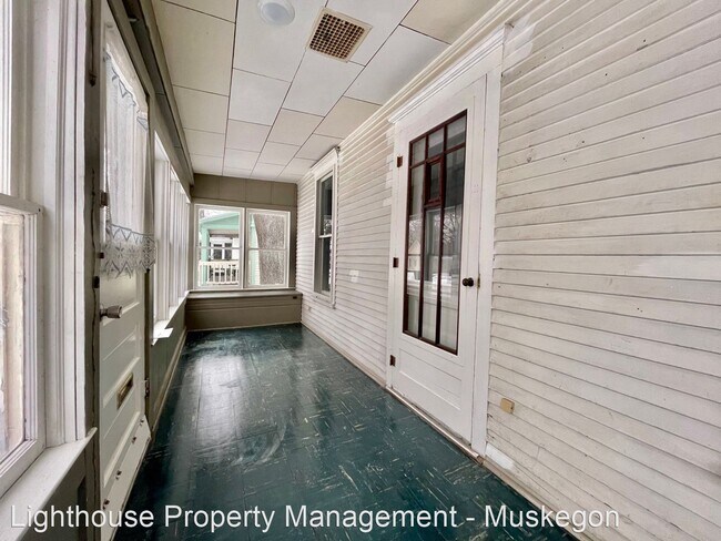 Building Photo - 2 br, 1 bath House - 1853 Leahy Street
