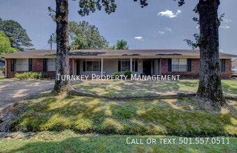 Building Photo - 2 E Laramie Dr