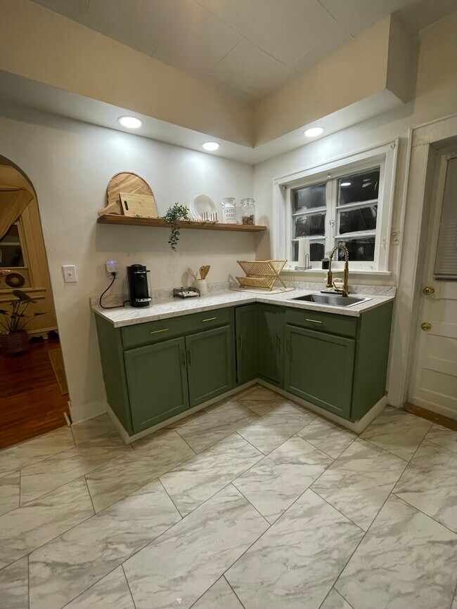 kitchen - 1037 Beech St