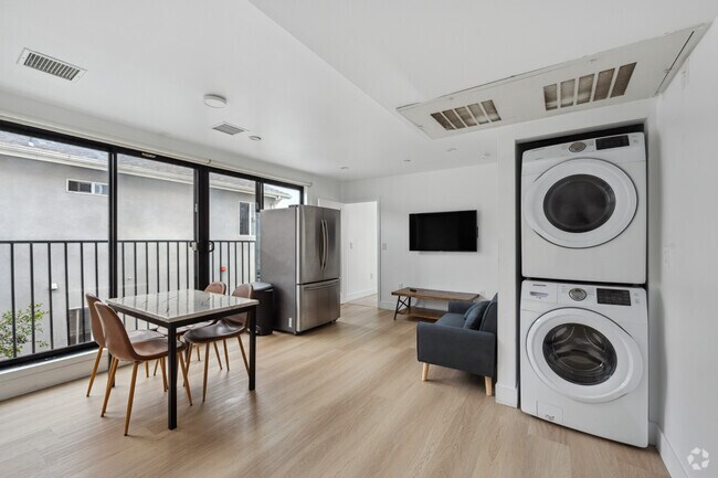 Apartments With High Ceilings And Penthouse Level Living photo