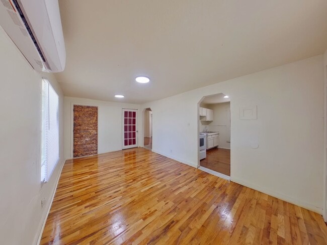 Building Photo - 3132 S Davidson St