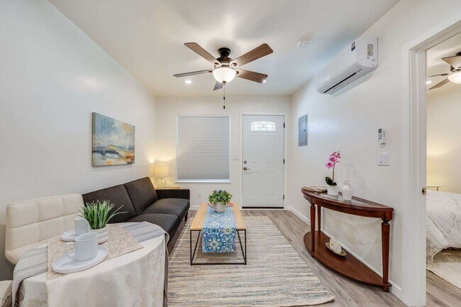 Foto del edificio - 1902 E Chevy Chase Dr