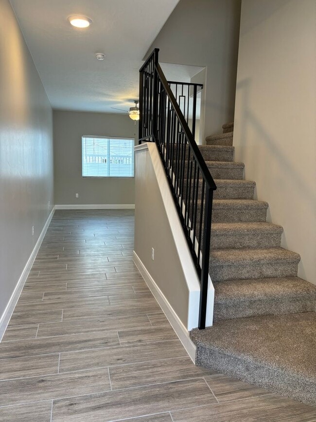 Building Photo - Beautiful Townhome!