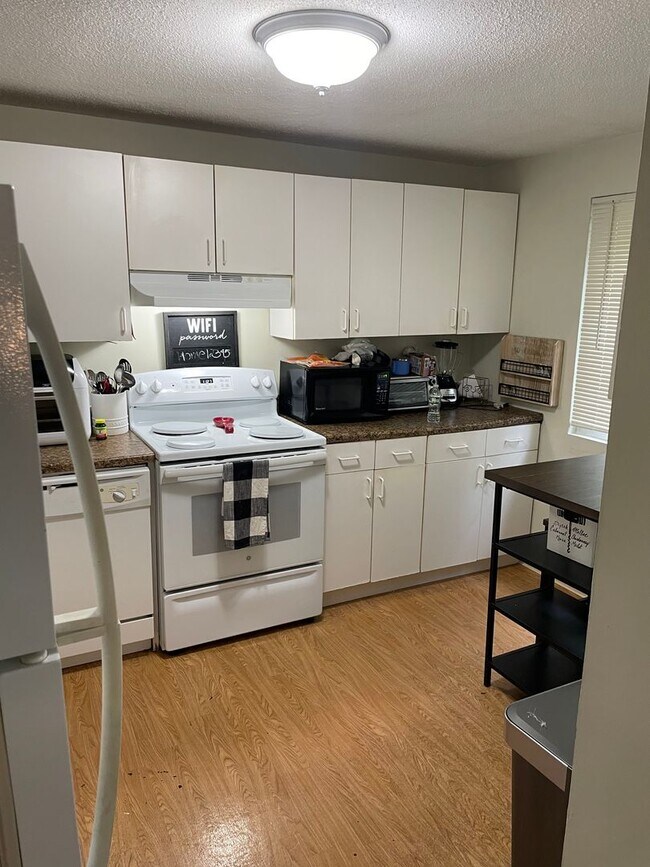Foto del edificio - Cozy 1 Bedroom 2nd Floor Condo