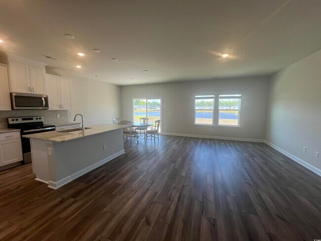 Foto del edificio - 829 Sandy Side Dr