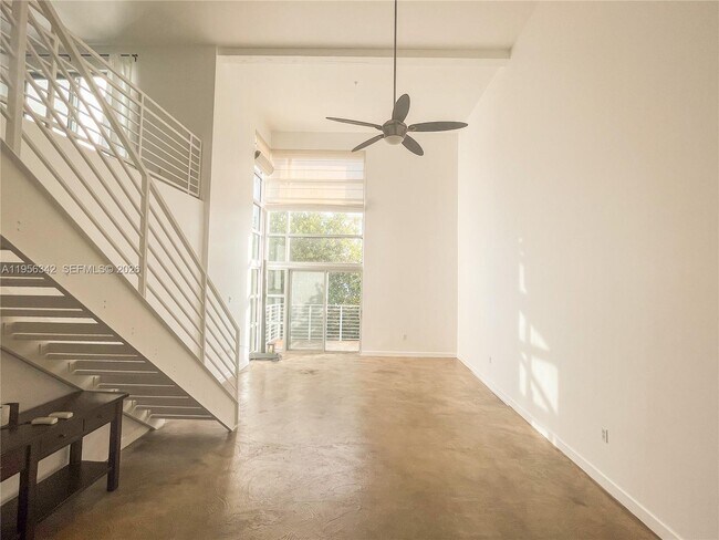 Foto del edificio - 7744 Collins Ave