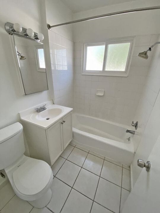 Building Photo - 3373 Rowena Ave