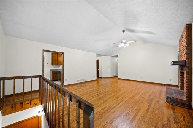 Building Photo - 5405 Iris Dr SW
