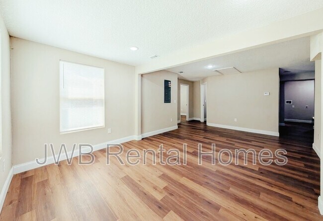 Foto del edificio - 4823 Waller St