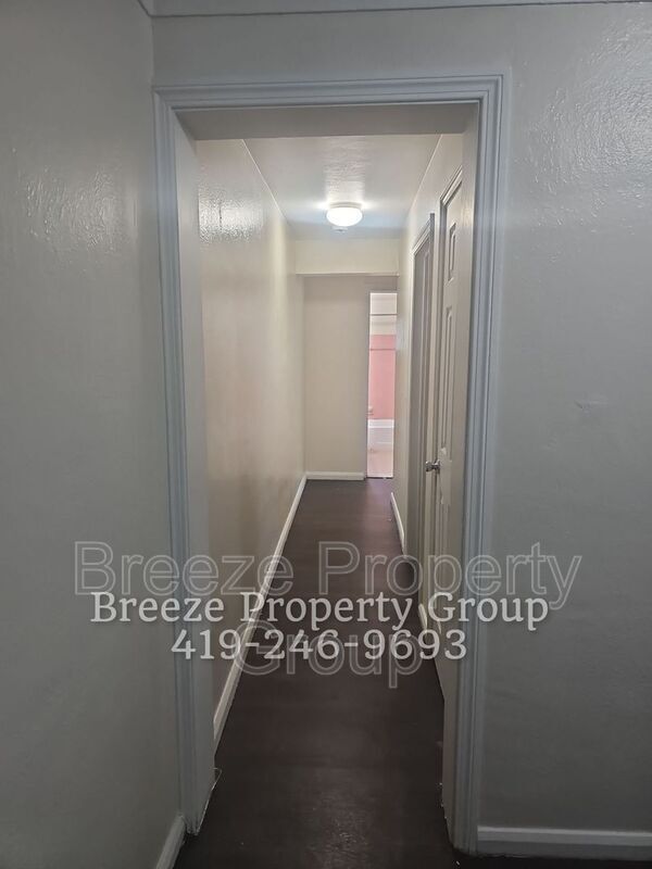 Foto del edificio - 2445 W Bancroft St