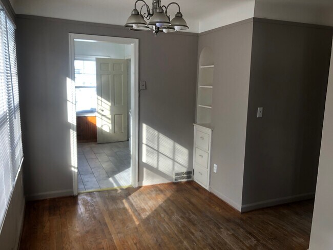 Building Photo - 203 N Alexander Ave