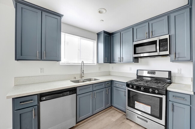 Building Photo - 2439 Malabar St