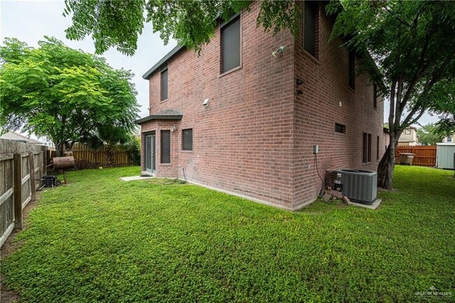 Building Photo - 2103 Trophy Dr