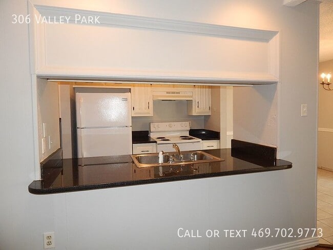 Building Photo - Very cute condo located in Centre Villa-Co...