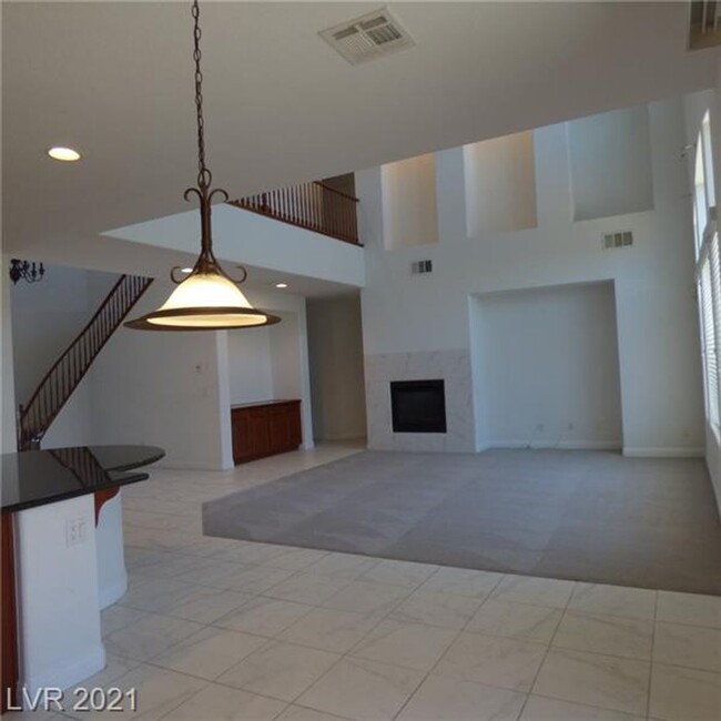 Foto del edificio - STUNNING 5 BEDROOM HOME IN MOUNTAINS EDGE