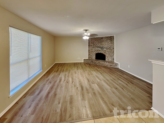 Building Photo - 1555 Willowbrook St