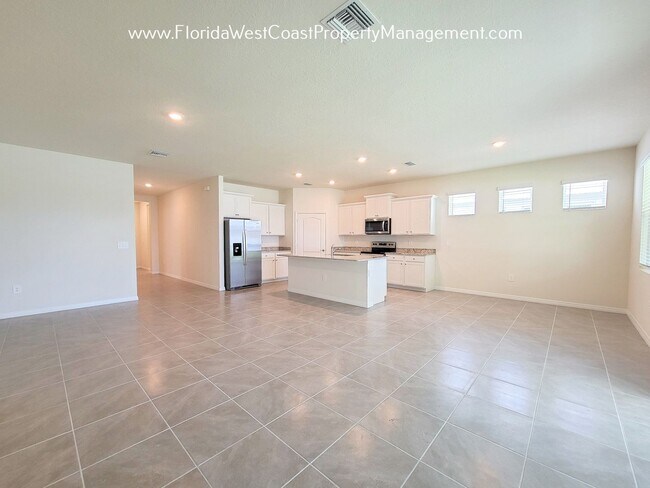 Foto del edificio - COOL COASTAL 4 BED/2 BATH HOME! PALISADES LAKEWOOD RANCH! COMMUNITY POOL/FITNESS ROOM!