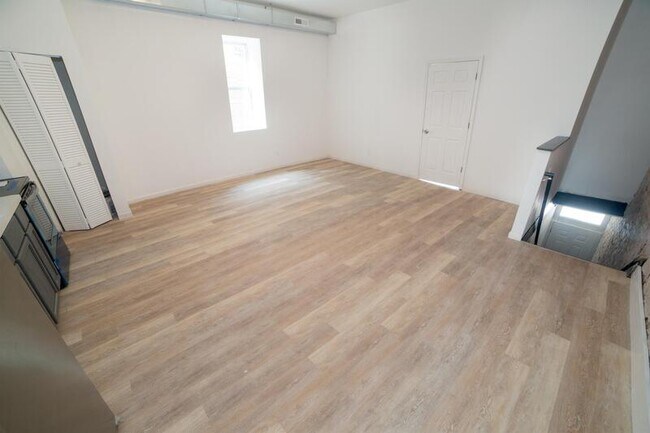 Building Photo - 5040 Lotus Ave