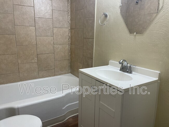Foto del edificio - 423 E Keys Ave