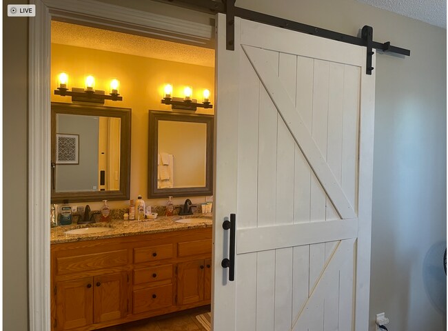 Master Bath - 108 Arbordale Ln
