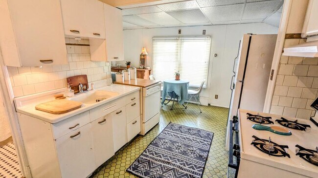 Foto del edificio - 2 bedroom in Chicago IL 60618