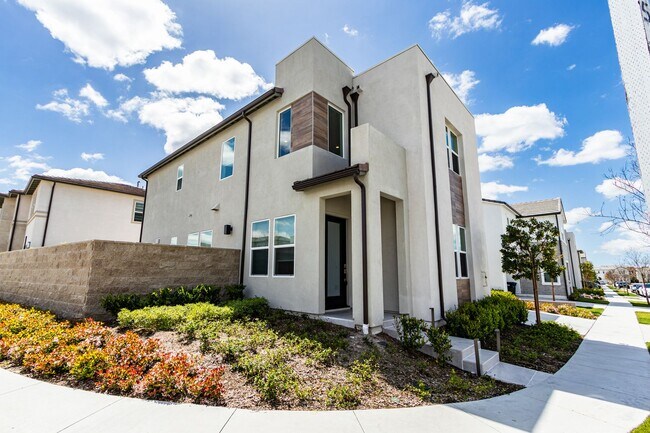 Foto del edificio - Incredible Fully Furnished New Home In Lak...