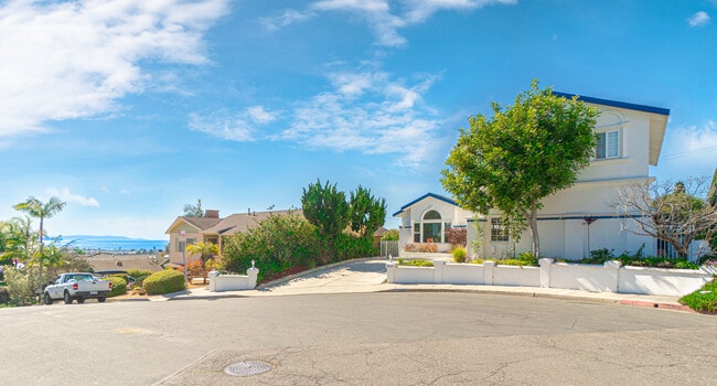 Building Photo - 2839 El Oeste Dr