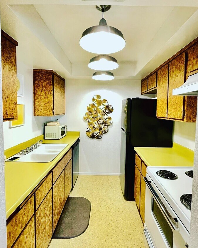 Primary Photo - 81840 Avenue Del Mar, Unit A205