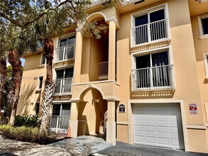 Building Photo - 9909 Westwood Dr
