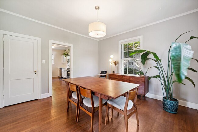 Foto del edificio - 3bd/2ba Two-Story Home in Durham Only 1 Mile from Downtown!