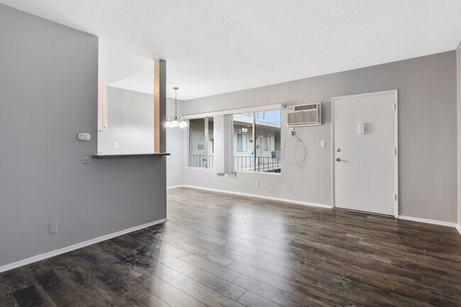 Foto del edificio - 1215 N McCadden Pl