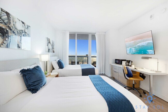 Building Photo - 2602 E Hallandale Beach Blvd