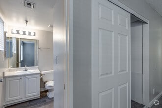 1 BR, 1 BA - 724 SF - Royal Palms