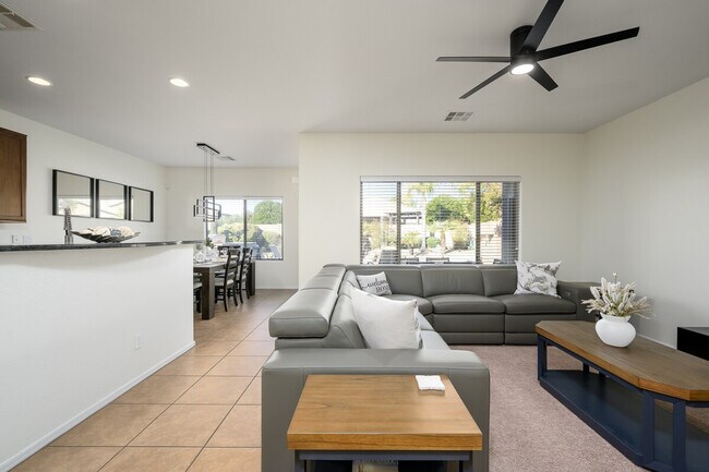 Building Photo - 5538 W Andrea Dr