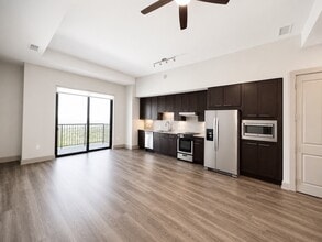 Building Photo - 9787 Katy Fwy