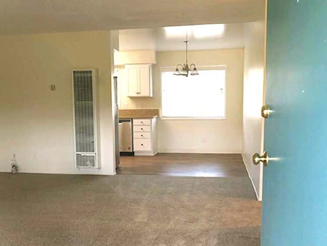 Building Photo - 5362 Hollister Ave