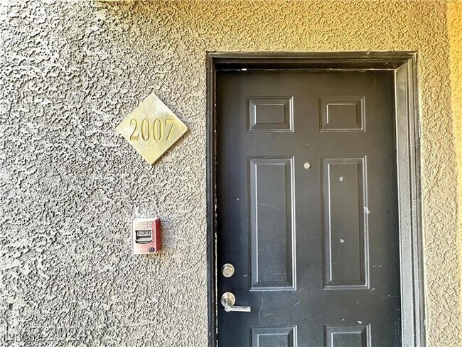 Foto del edificio - 6650 W Warm Springs Rd