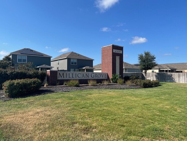 Building Photo - *Move-In Special* Spacious 4 Bedroom/Loft Area ~ Convenient to JBSA Randolph AFB or JBSA Lackland...