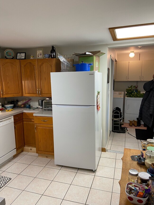 Kitchen and laundry - 37 English St