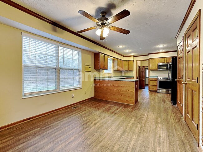 Building Photo - 6471 Willow Bend Dr