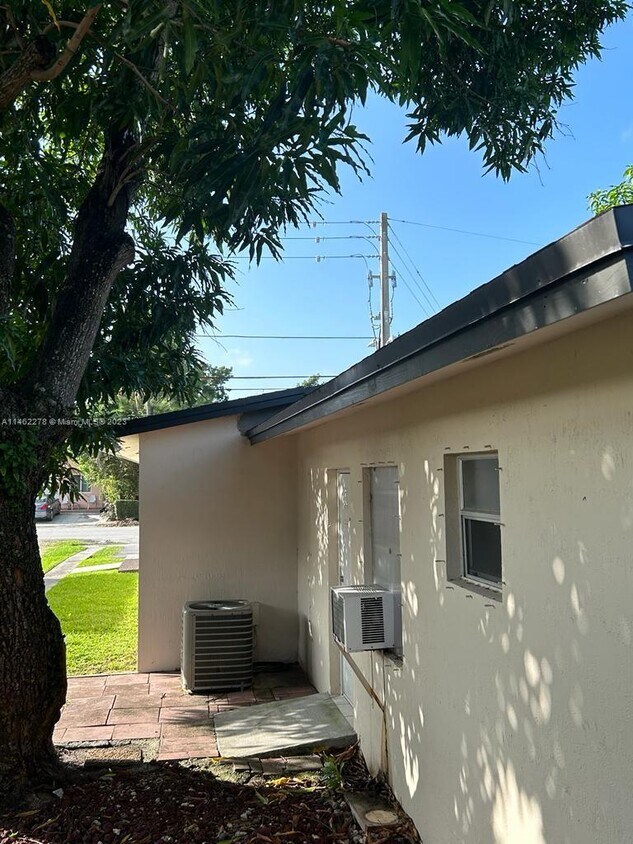 Primary Photo - 3547 SW 24th St