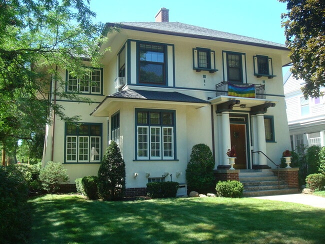 Building Photo - 457 Paris Ave SE