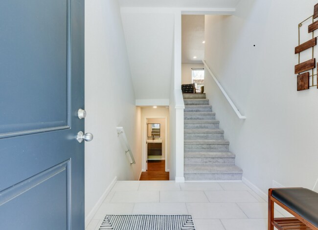 Foto del edificio - Immaculate 2-Bedroom Townhome in Tanasbourne with Smart Upgrades & High-End Finishes!