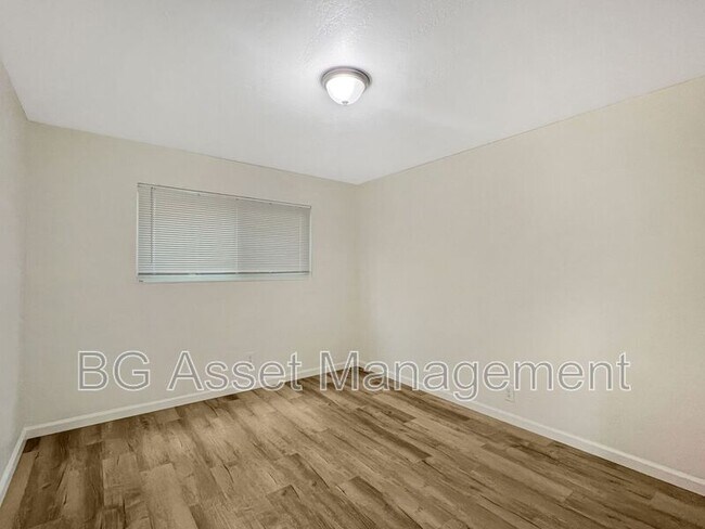 Foto del edificio - 355 S 29th St