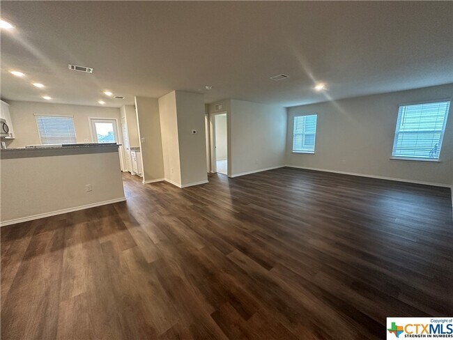 Foto del edificio - 744 Heartseed Ave