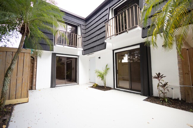Foto del edificio - 317 Woodland Rd