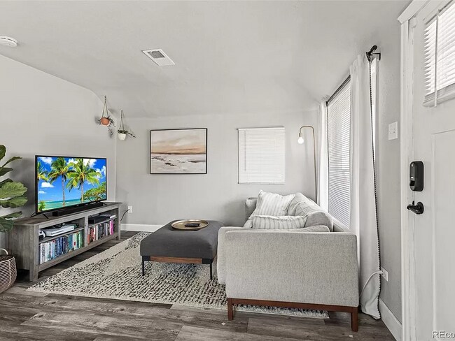 Building Photo - 3735 S Acoma St