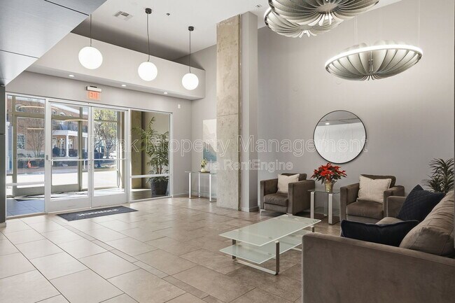 Foto del edificio - 210 Rocketts Way