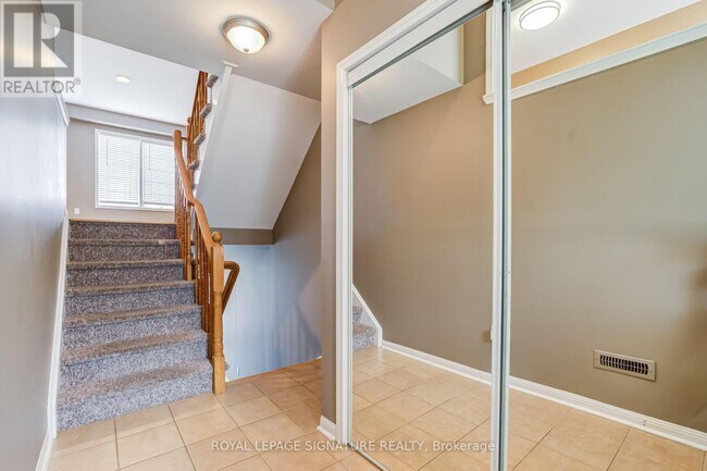 Photo du bâtiment - 250 Richvale Dr S