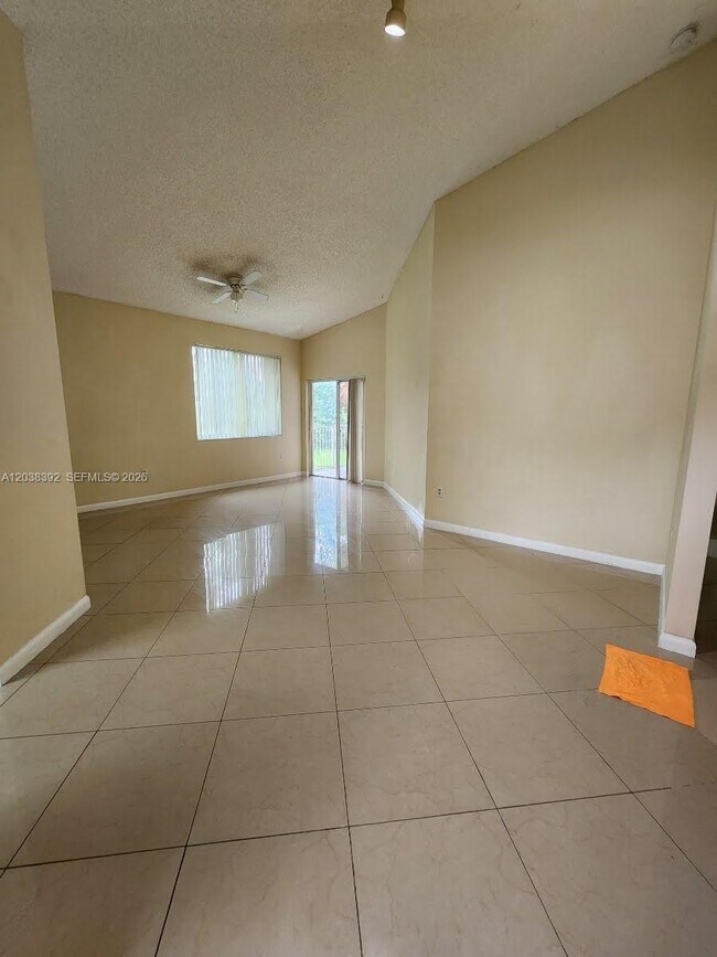 Building Photo - 6992 SW 39th St